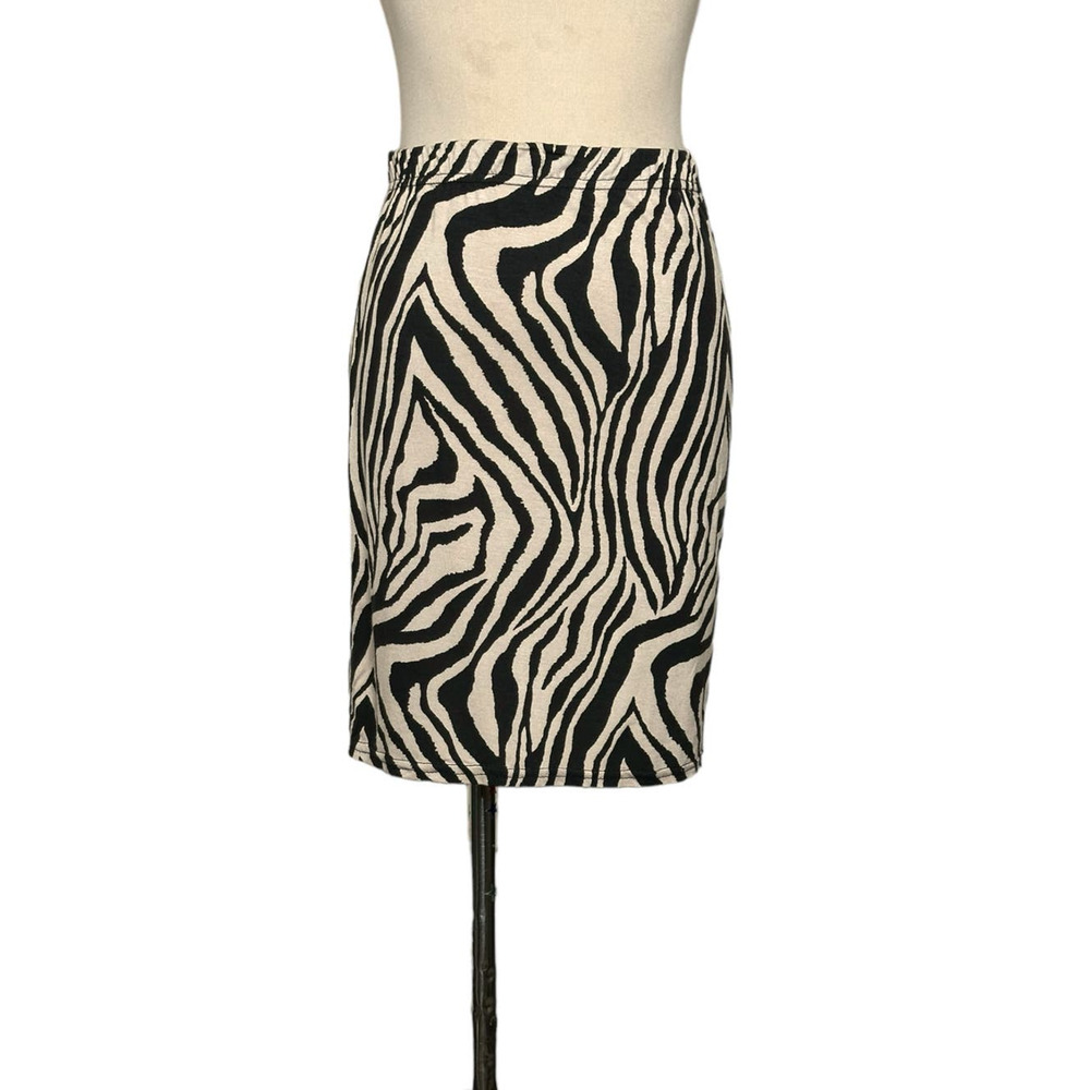 Pretty Little Thing cream black zebra print pull on mini skirt size 6